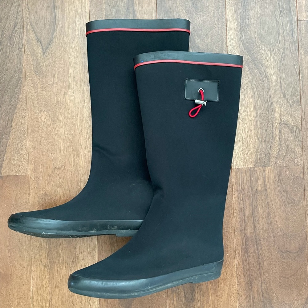 Bucco tall rain boots. Black with red detailing